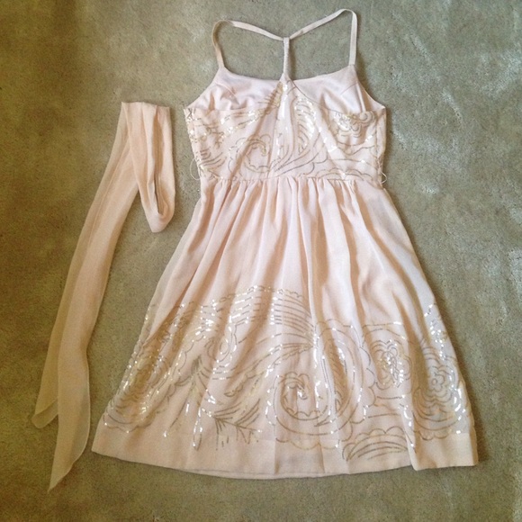 ๐Host Pick!๐Macyโs Johnny Martin cream ruffle and gold sequin trim party dress - Picture 4 of 11